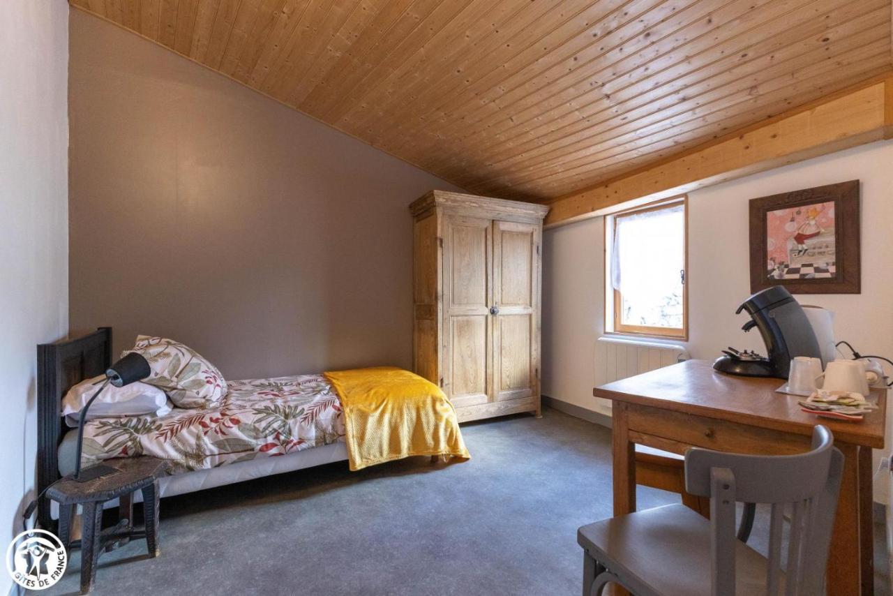 Chambre D'Hote De La Petite Toscane D'Auvergne Bed & Breakfast Isserteaux Exterior photo